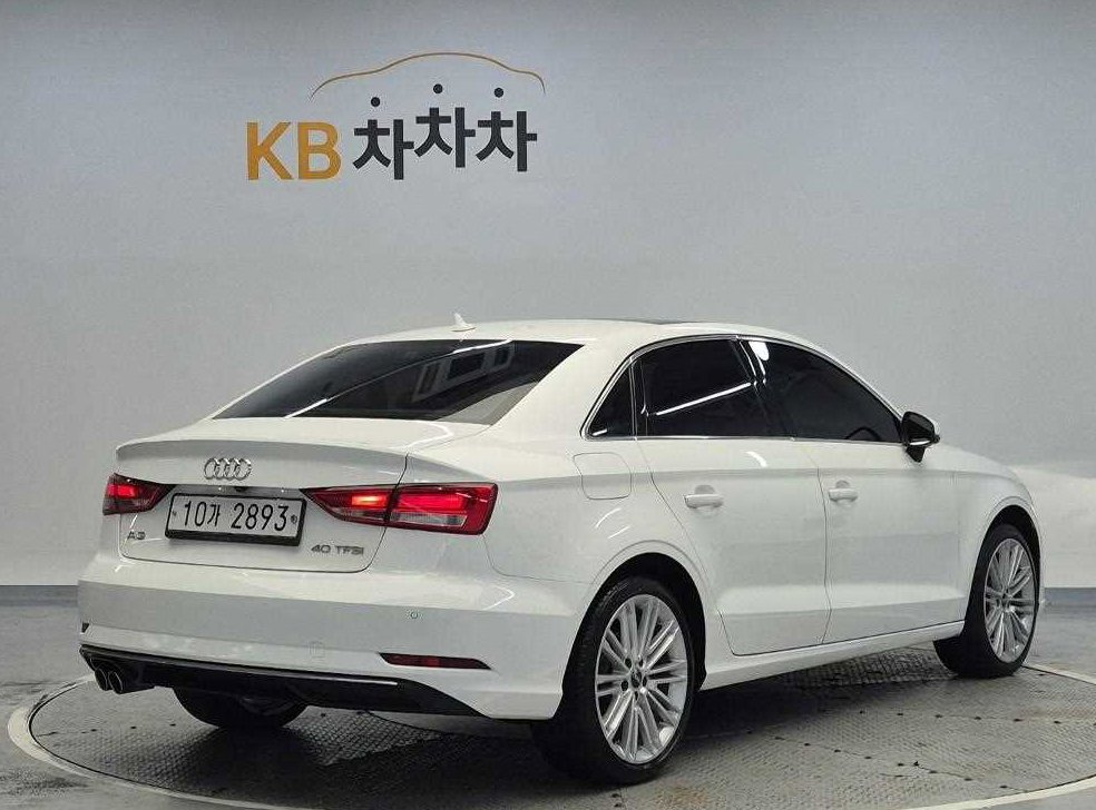 아우디 A3 40 TFSI 사진 3