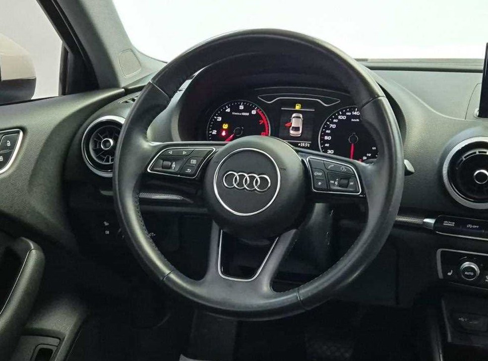 아우디 A3 40 TFSI 사진 9
