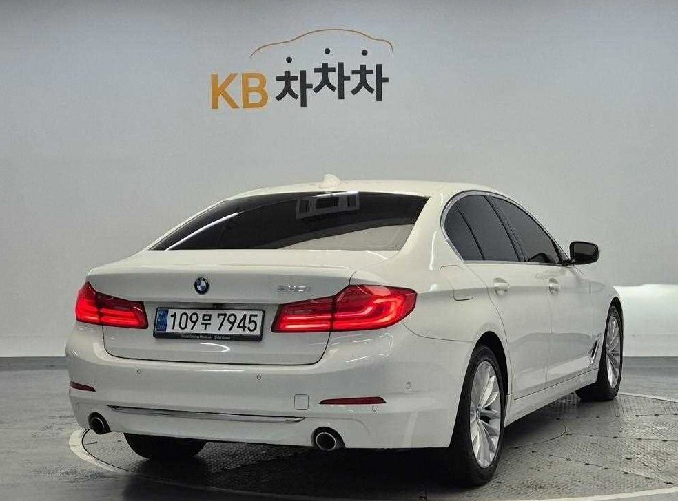 BMW 5시리즈 530i 럭셔리 플러스 사진 3