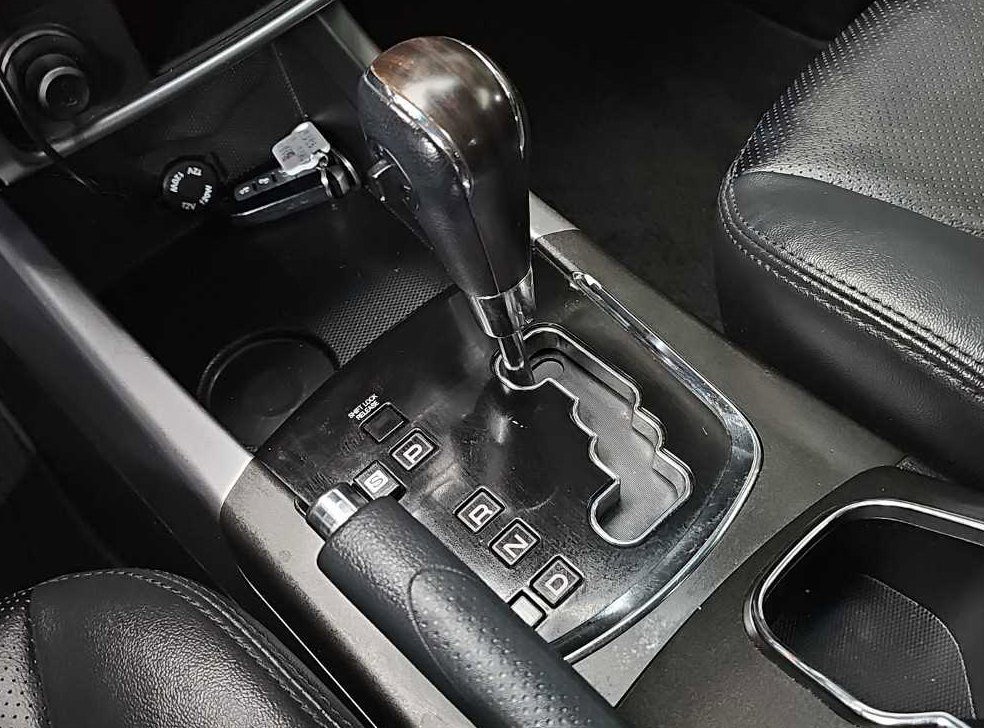 KG모빌리티(쌍용)  코란도 4WD 2.0 어드벤처 사진 8
