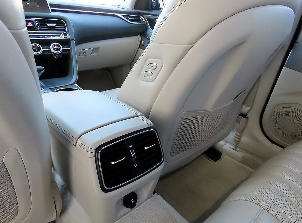 제네시스 G70 3.3T 스포츠 AWD 사진 16