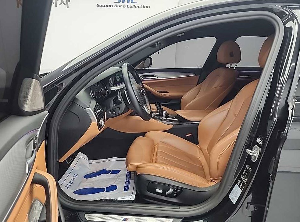 BMW 5시리즈 530i M 스포츠 플러스 사진 11