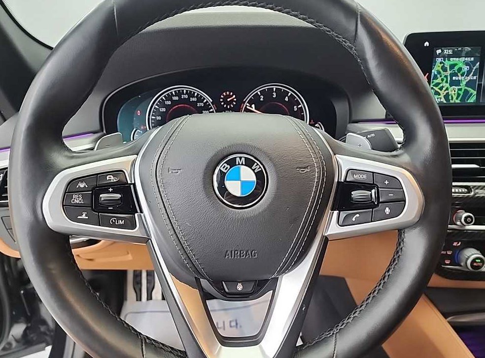 BMW 5시리즈 530i M 스포츠 플러스 사진 9