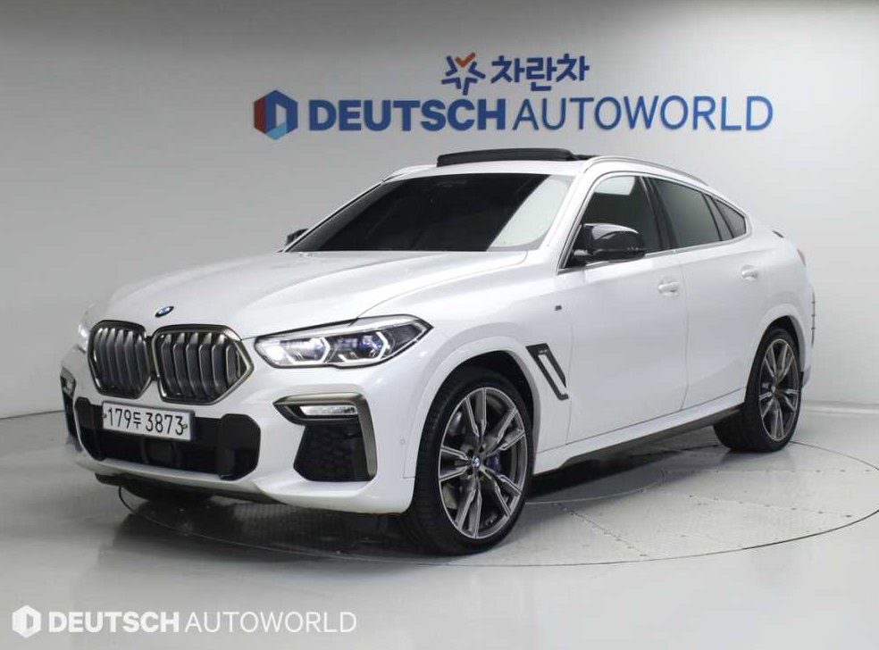 BMW X6 M50i