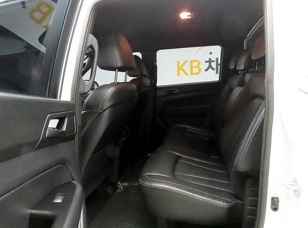 KG모빌리티(쌍용)  렉스턴 디젤 2.2 4WD 사진 9