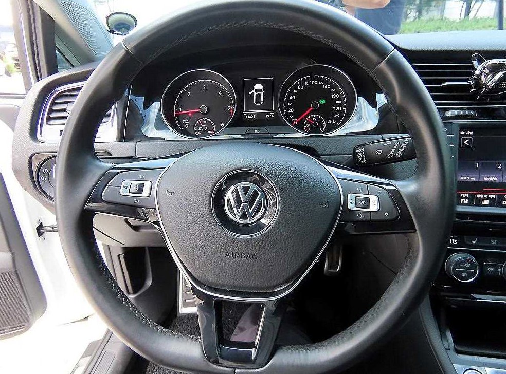폭스바겐 골프 2.0 TDI 사진 8