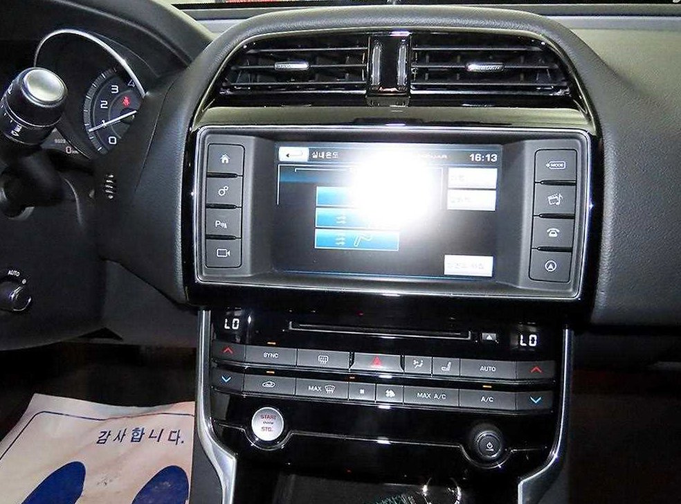 재규어 XE 2.0T 프레스티지 사진 11
