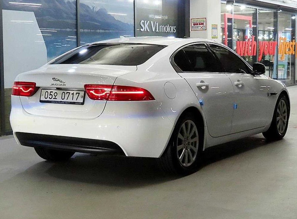 재규어 XE 2.0T 프레스티지 사진 4