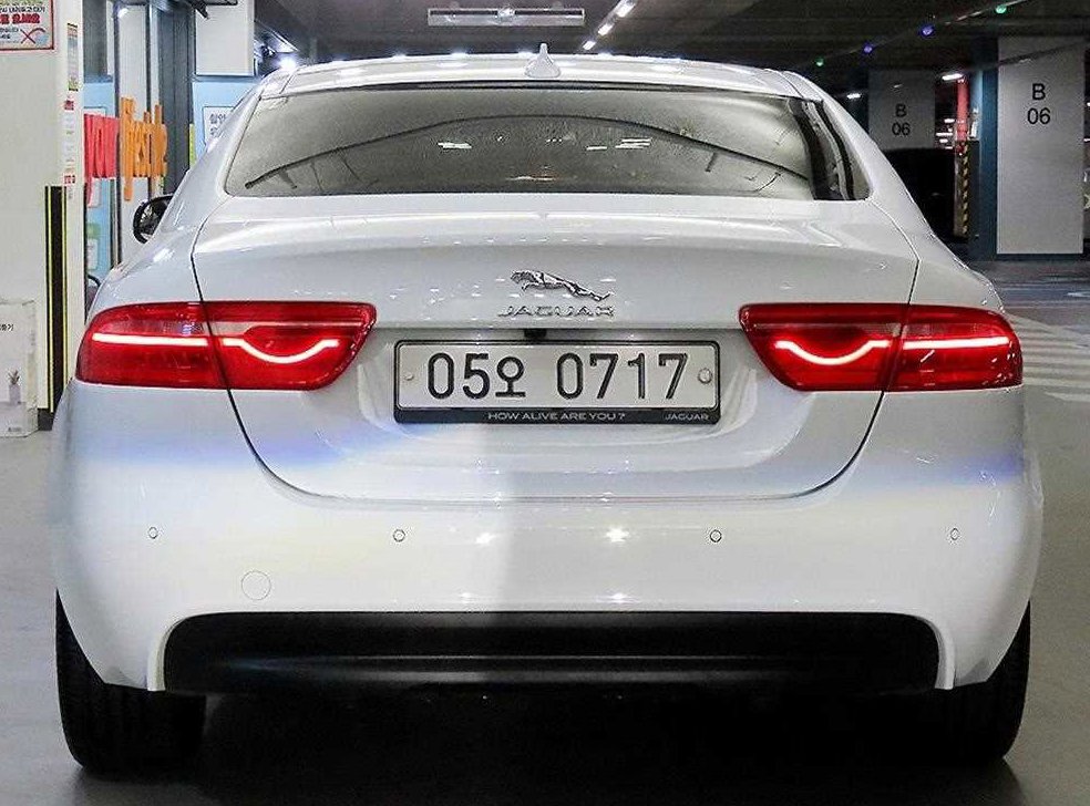재규어 XE 2.0T 프레스티지 사진 5