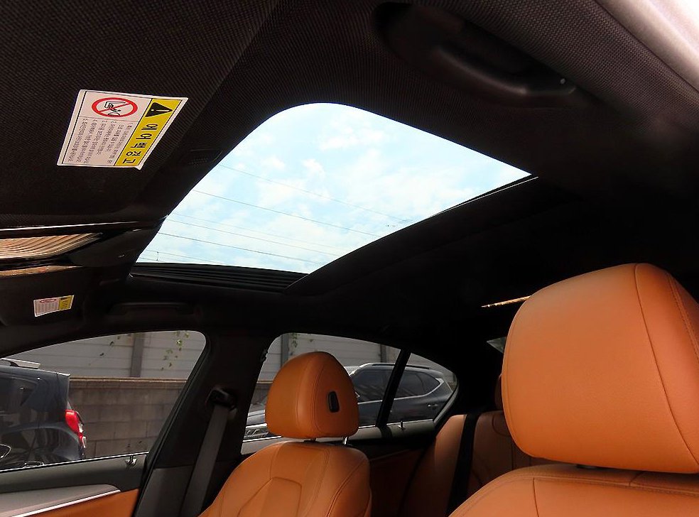 BMW 5시리즈 520d M 스포츠 스페셜 에디션 사진 18