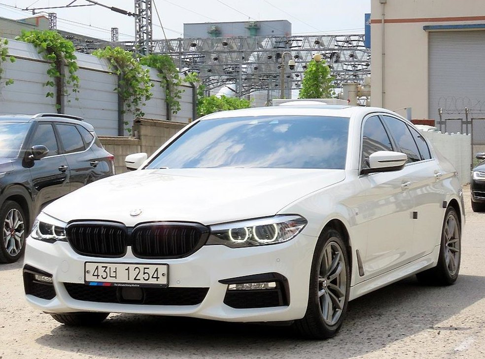 BMW 5시리즈 520d M 스포츠 스페셜 에디션 사진 2