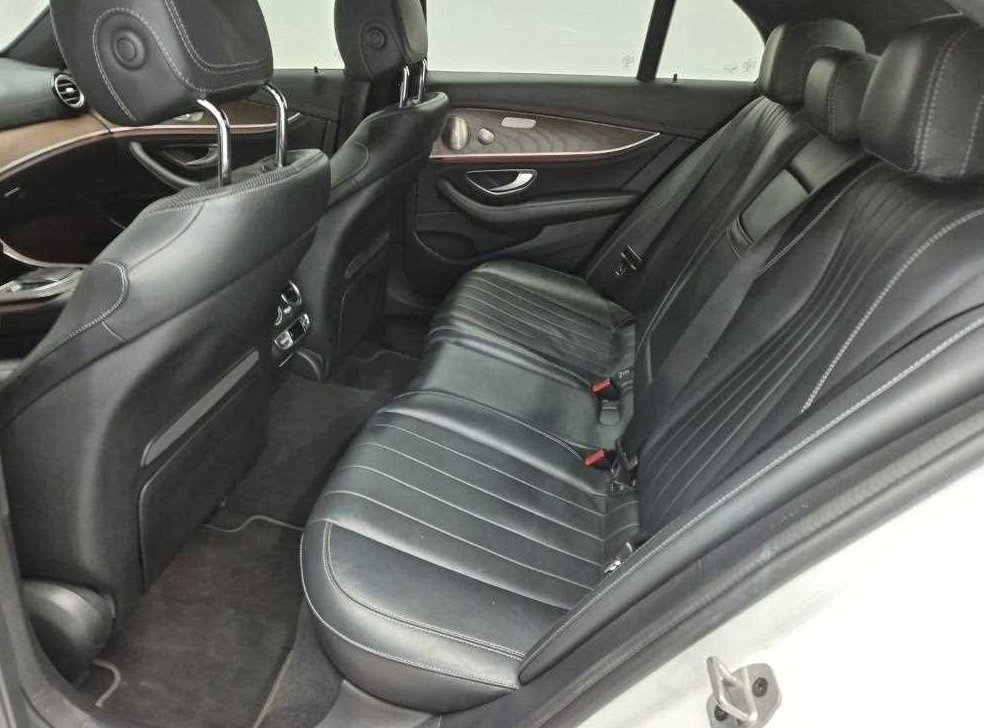 벤츠 E 클래스 E300e 4MATIC 익스클루시브 사진 12