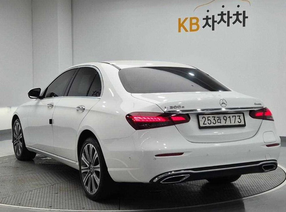벤츠 E 클래스 E300e 4MATIC 익스클루시브 사진 2