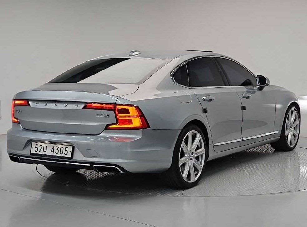 볼보 S90 D5 AWD 인스크립션 사진 4