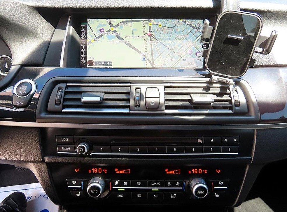 BMW 5시리즈 520d xDrive 사진 13