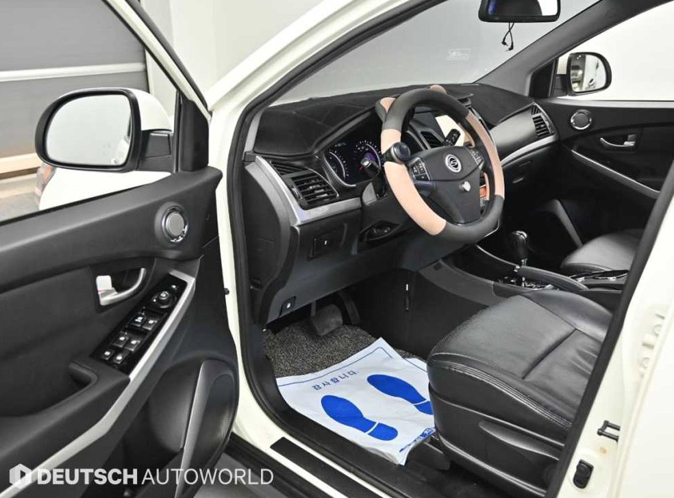 KG모빌리티(쌍용)  코란도 2WD 2.0 CVT 사진 10