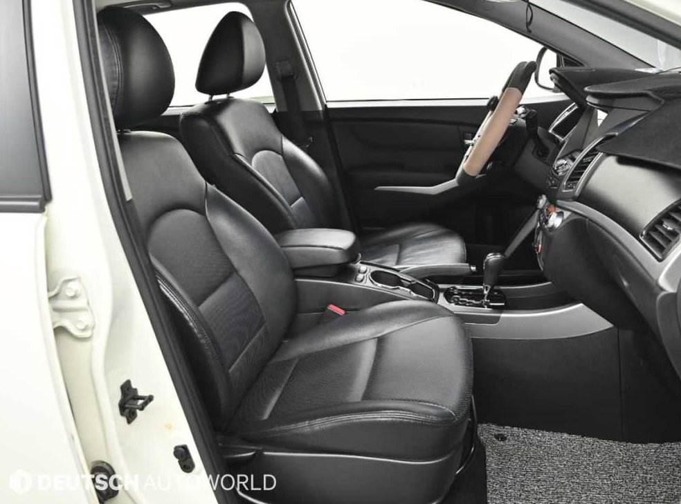 KG모빌리티(쌍용)  코란도 2WD 2.0 CVT 사진 12