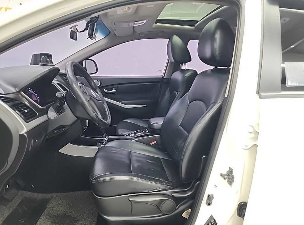 KG모빌리티(쌍용)  코란도 2WD 2.0 CVT 사진 11