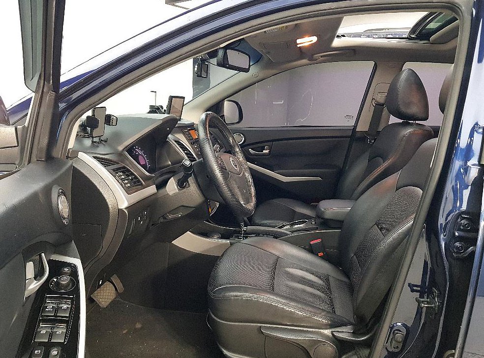 KG모빌리티(쌍용)  코란도 2WD 2.0 RX 사진 8