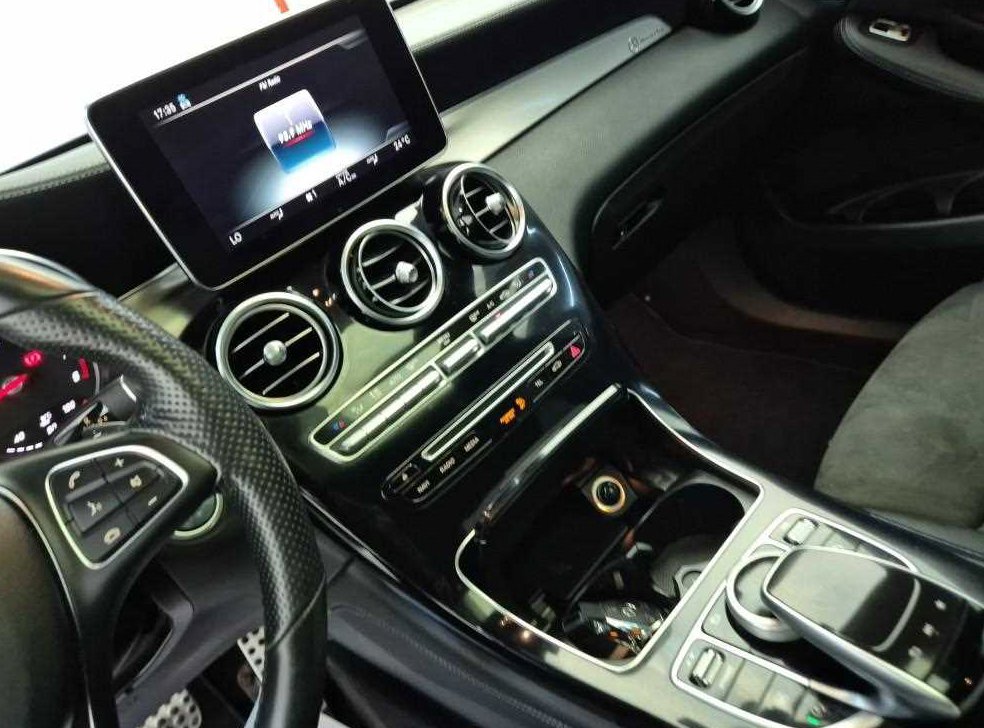 벤츠 GLC 클래스 GLC 300 4MATIC AMG LINE 쿠페 사진 10