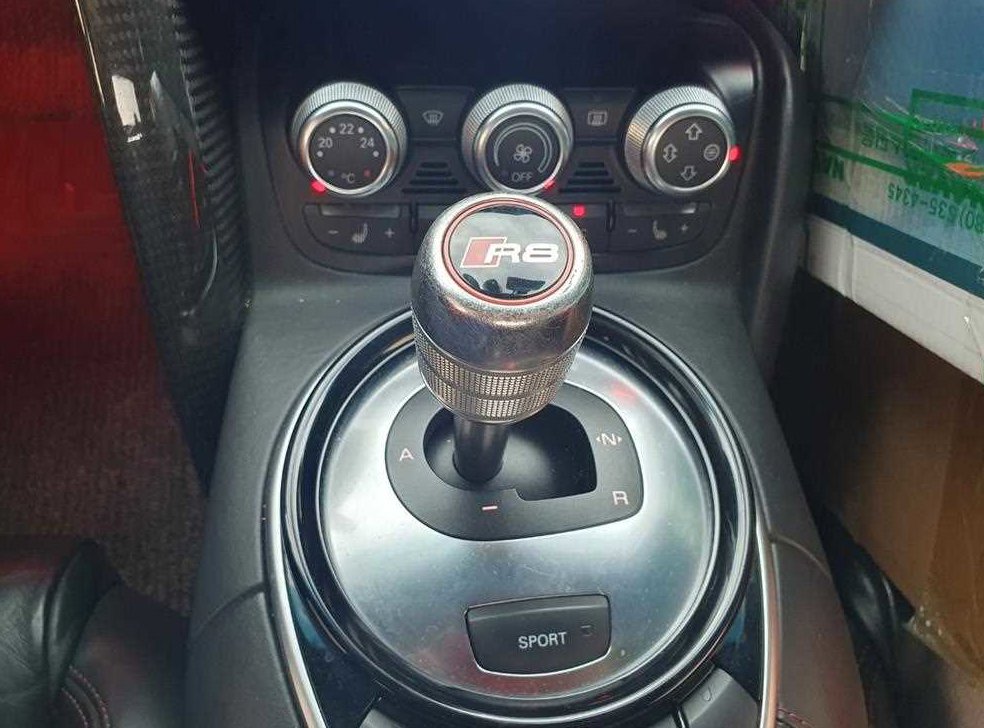 아우디 R8 5.2 V10 쿠페 사진 10