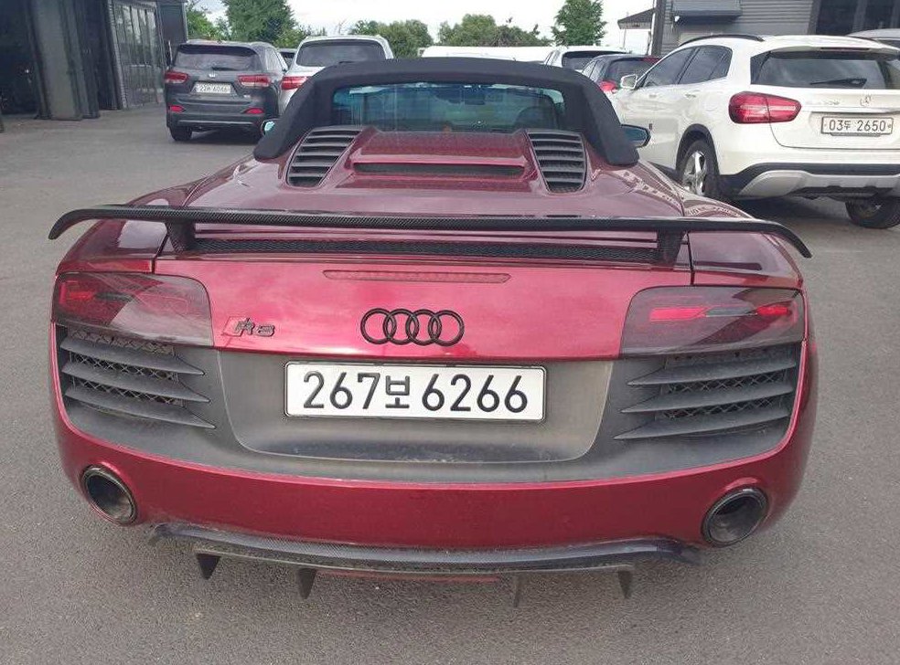 아우디 R8 5.2 V10 쿠페 사진 4