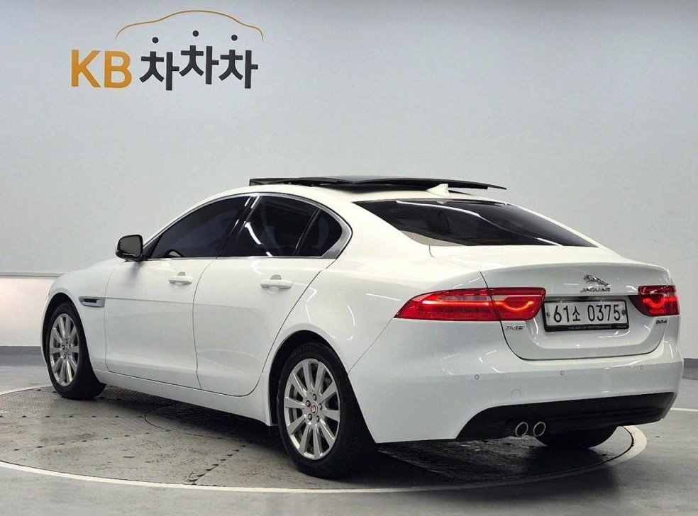 재규어 XE 2.0D 프레스티지 사진 2