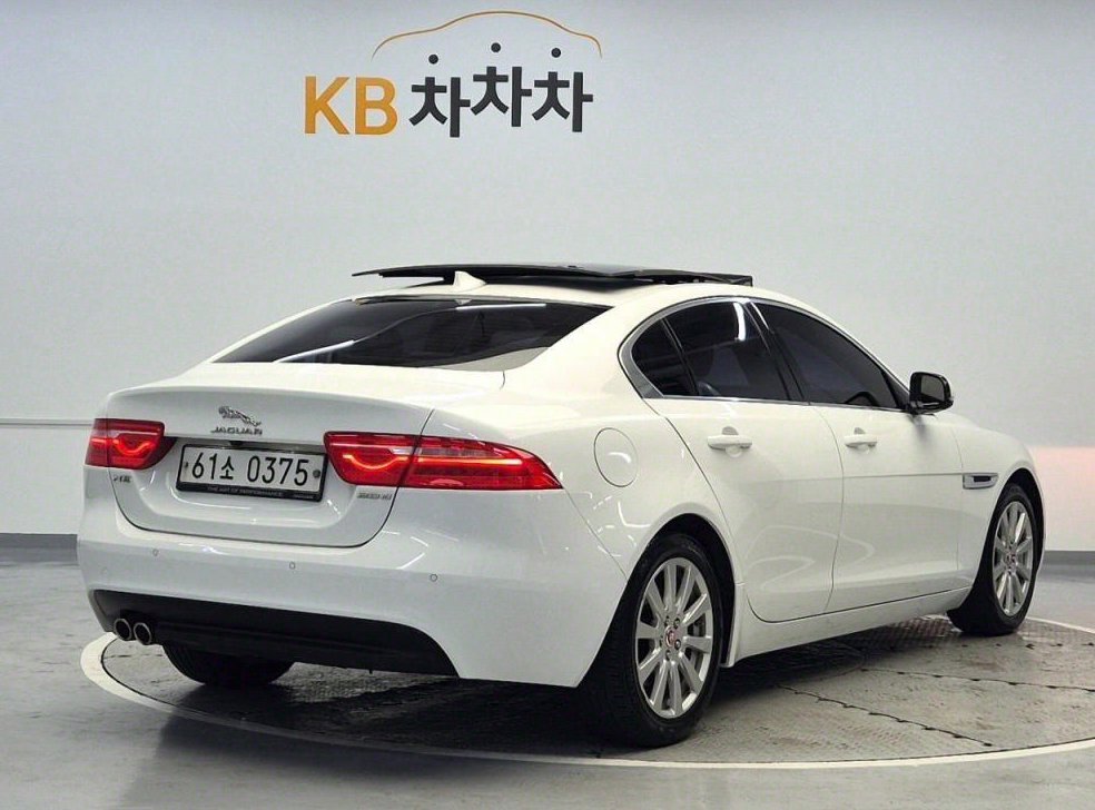 재규어 XE 2.0D 프레스티지 사진 3