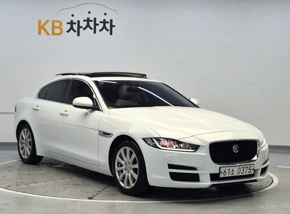 재규어 XE 2.0D 프레스티지 사진 4