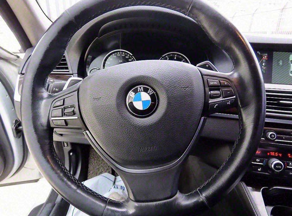 BMW 5시리즈 528i xDrive 사진 8