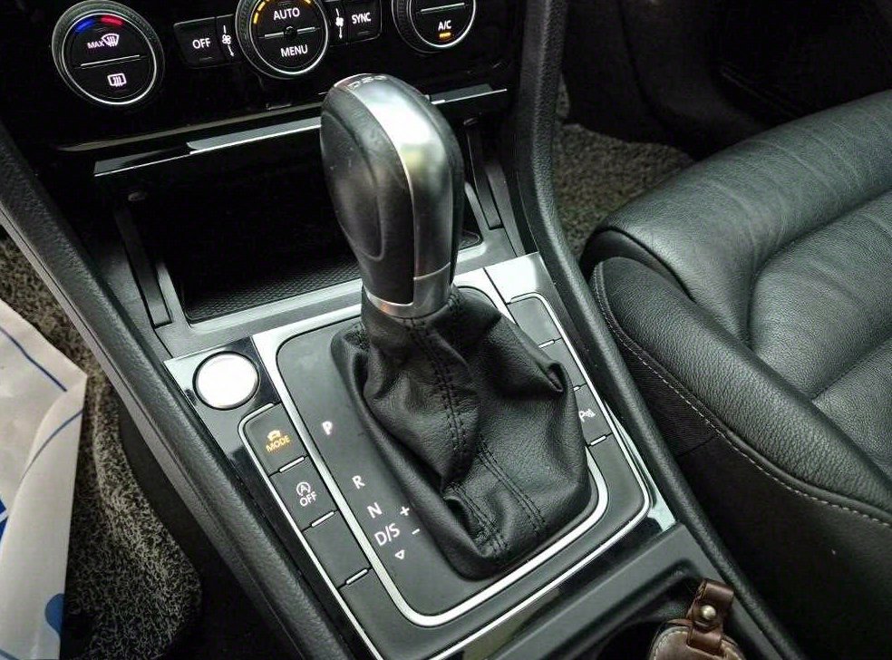 폭스바겐 골프 2.0 TDI 프리미엄 사진 8