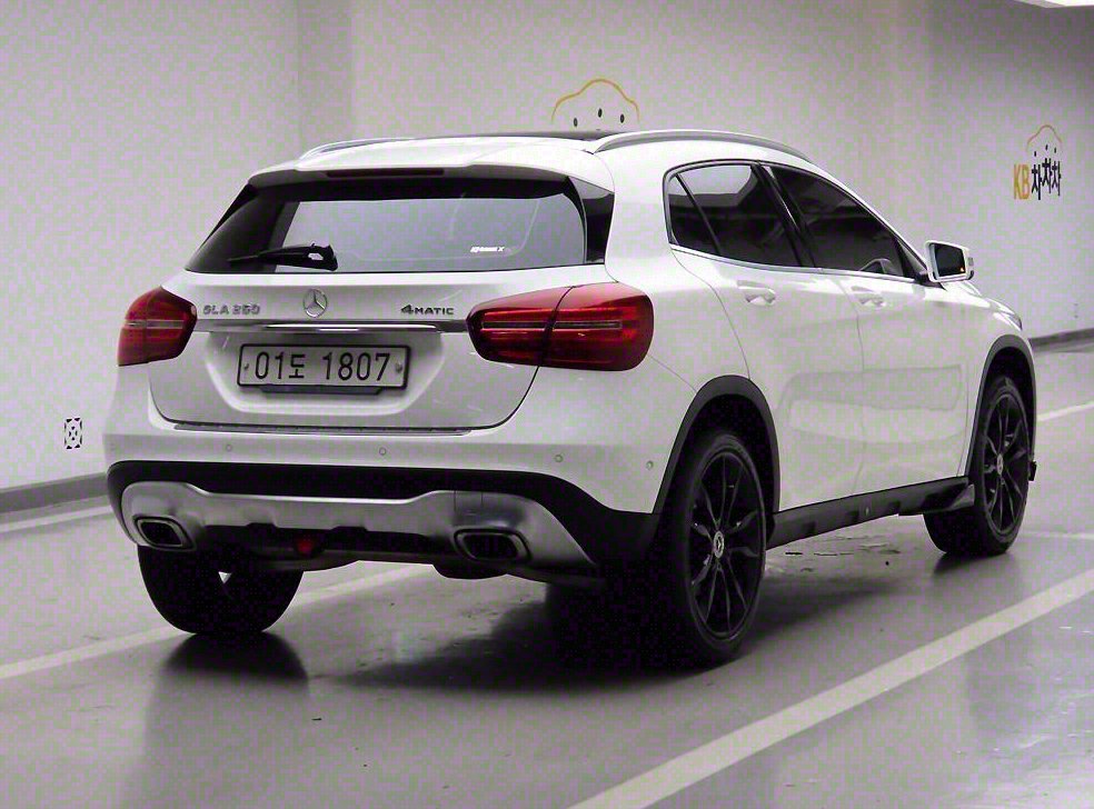 벤츠 GLA 클래스 GLA250 4MATIC 사진 4