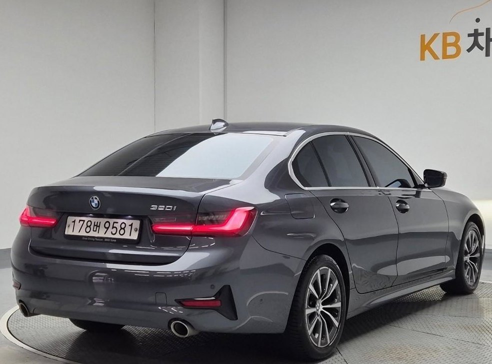 BMW 3시리즈 320i 사진 2