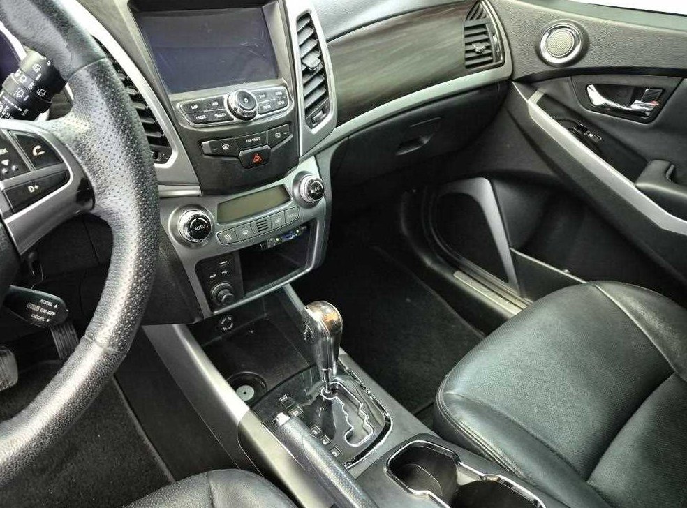KG모빌리티(쌍용)  코란도 2WD 2.0 CVT 사진 10