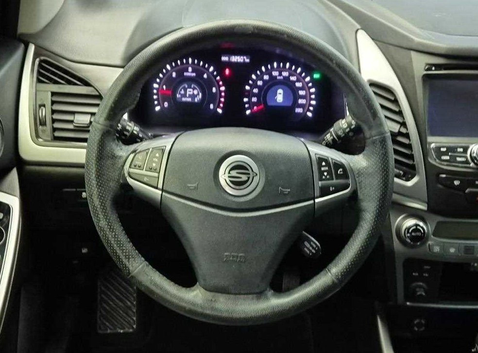 KG모빌리티(쌍용)  코란도 2WD 2.0 CVT 사진 9