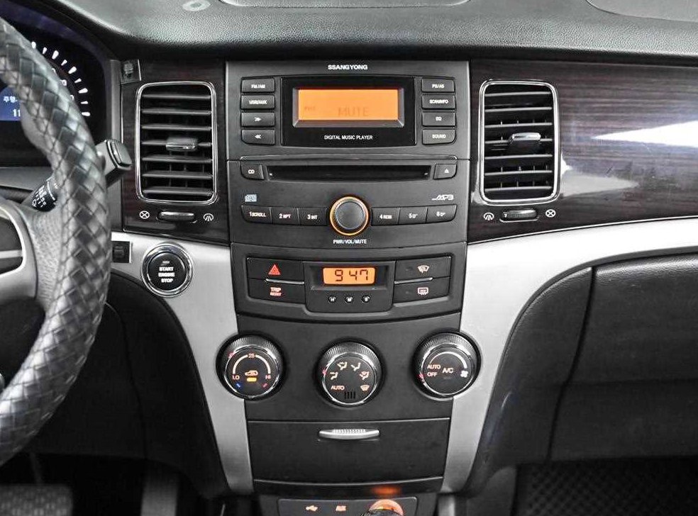 KG모빌리티(쌍용)  코란도 CLUBBY 4WD 사진 14