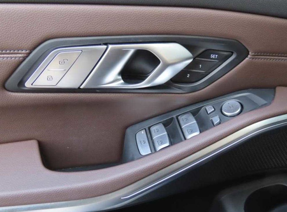 BMW 3시리즈 320i M 스포츠 사진 12