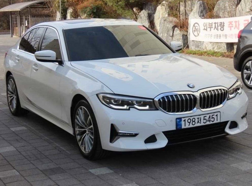 BMW 3시리즈 320i M 스포츠 사진 2