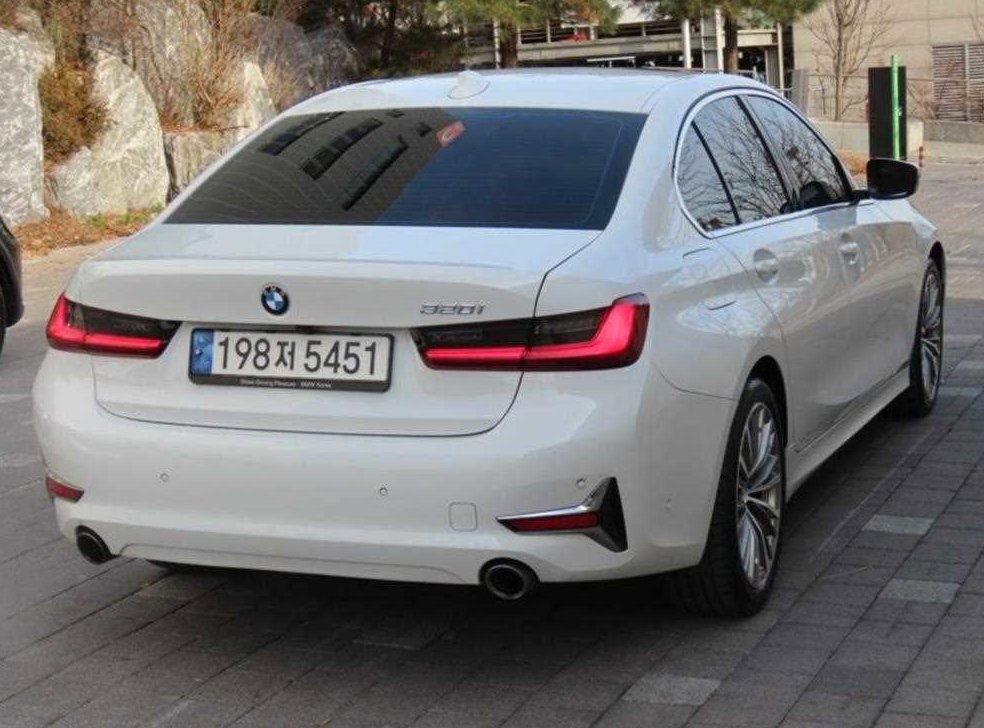 BMW 3시리즈 320i M 스포츠 사진 3