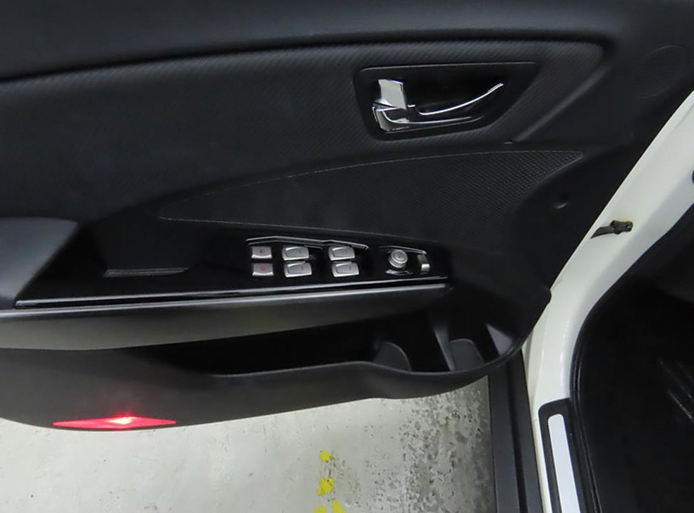 KG모빌리티(쌍용)  티볼리 가솔린 4WD 1.6 LX 사진 14