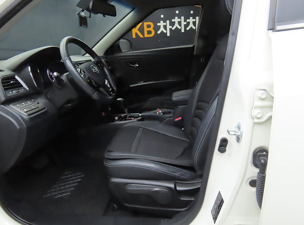 KG모빌리티(쌍용)  티볼리 가솔린 4WD 1.6 LX 사진 5