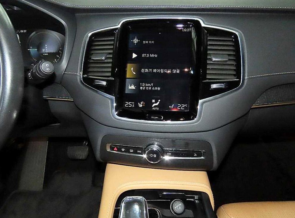 볼보 XC90 2.0 T8 AWD 사진 11
