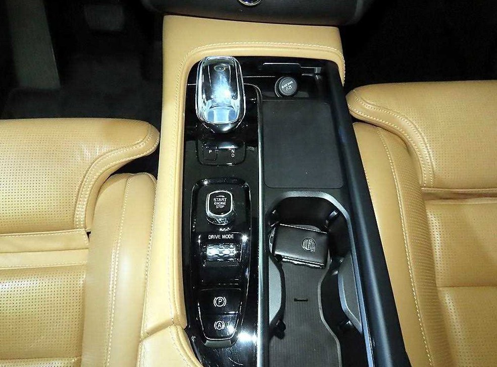 볼보 XC90 2.0 T8 AWD 사진 12