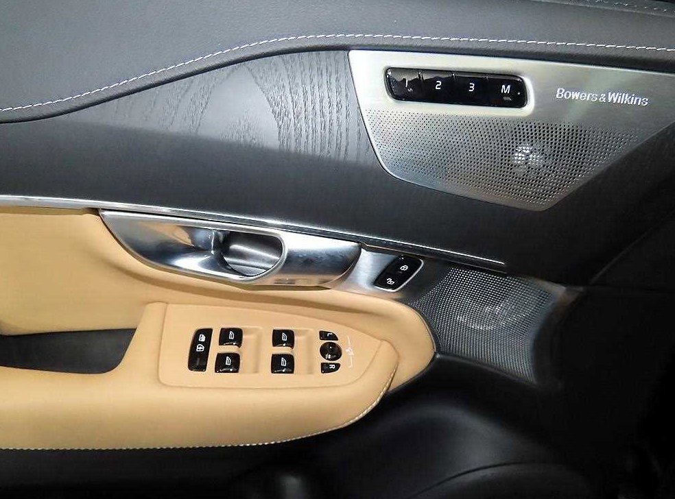 볼보 XC90 2.0 T8 AWD 사진 13