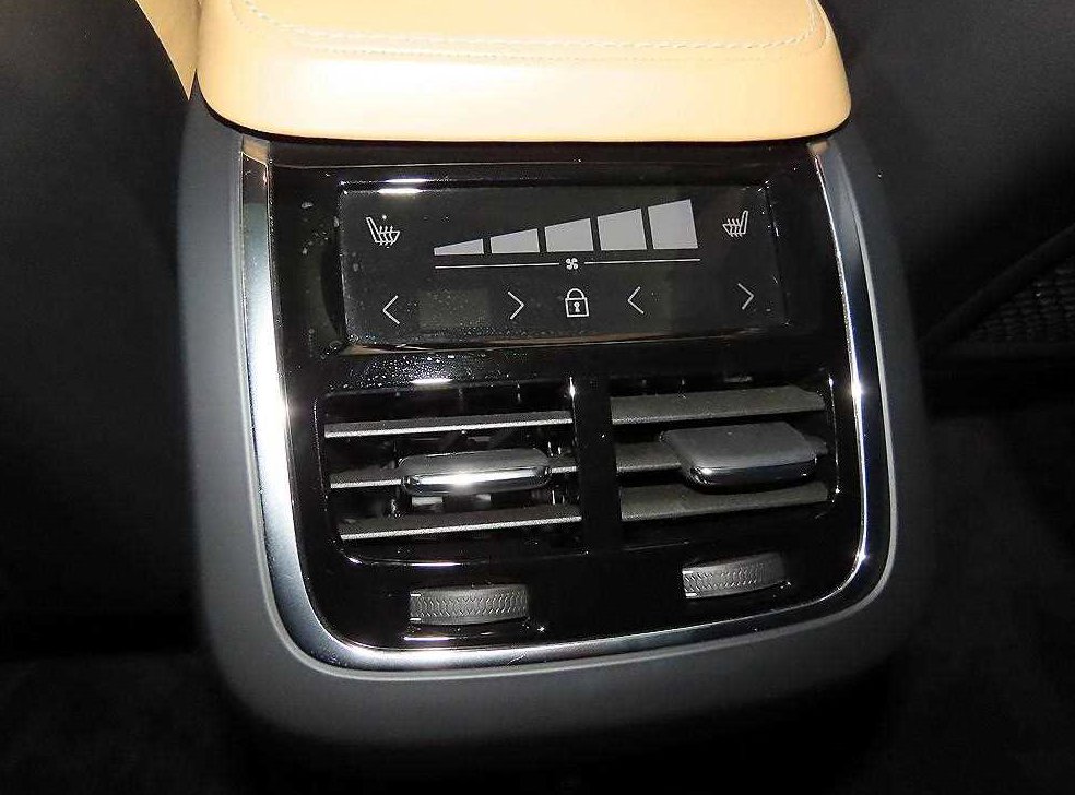 볼보 XC90 2.0 T8 AWD 사진 14