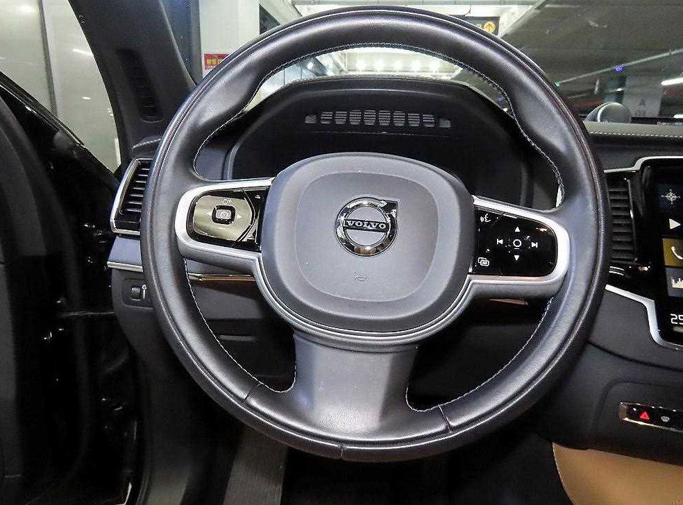 볼보 XC90 2.0 T8 AWD 사진 8