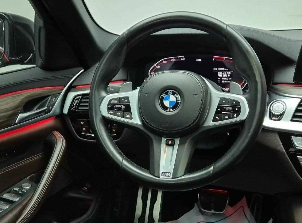 BMW 5시리즈 530i M 스포츠 플러스 사진 9
