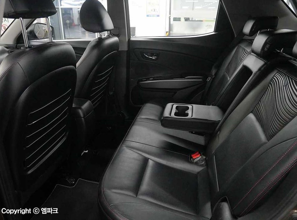 KG모빌리티(쌍용)  티볼리 2WD 디젤 1.6 IX 사진 11