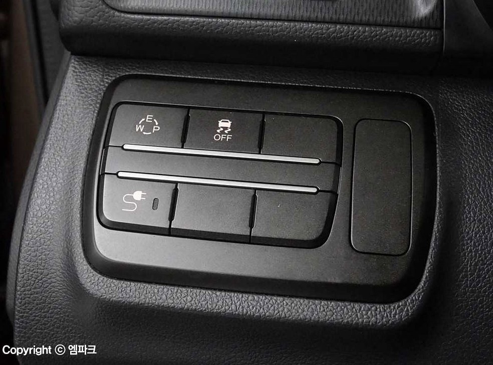 KG모빌리티(쌍용)  티볼리 2WD 디젤 1.6 IX 사진 12