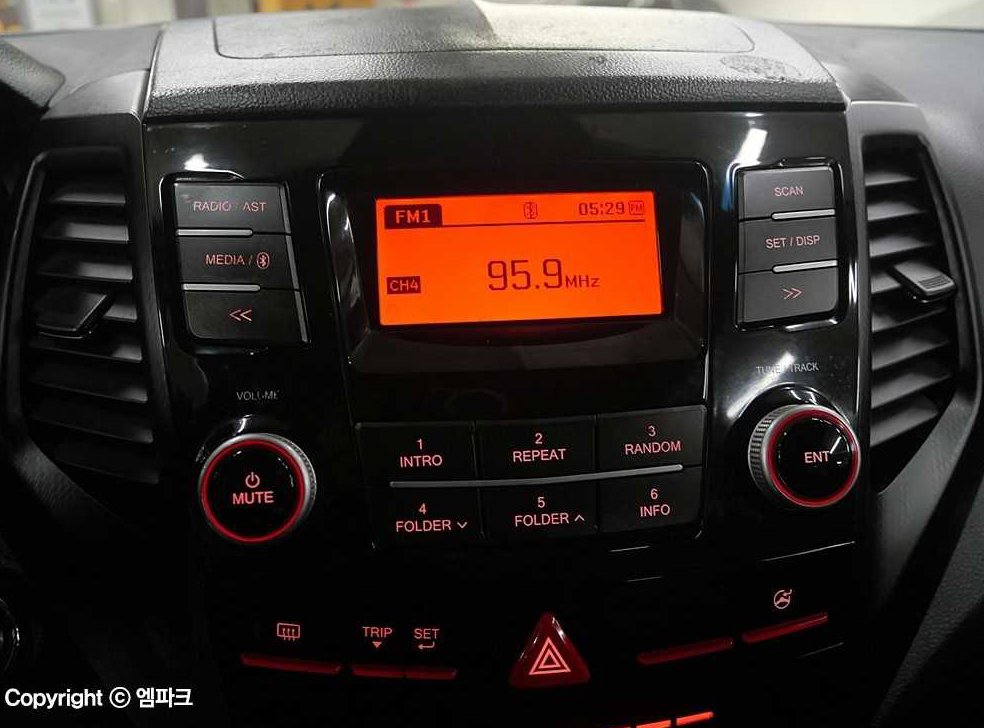 KG모빌리티(쌍용)  티볼리 2WD 디젤 1.6 IX 사진 13